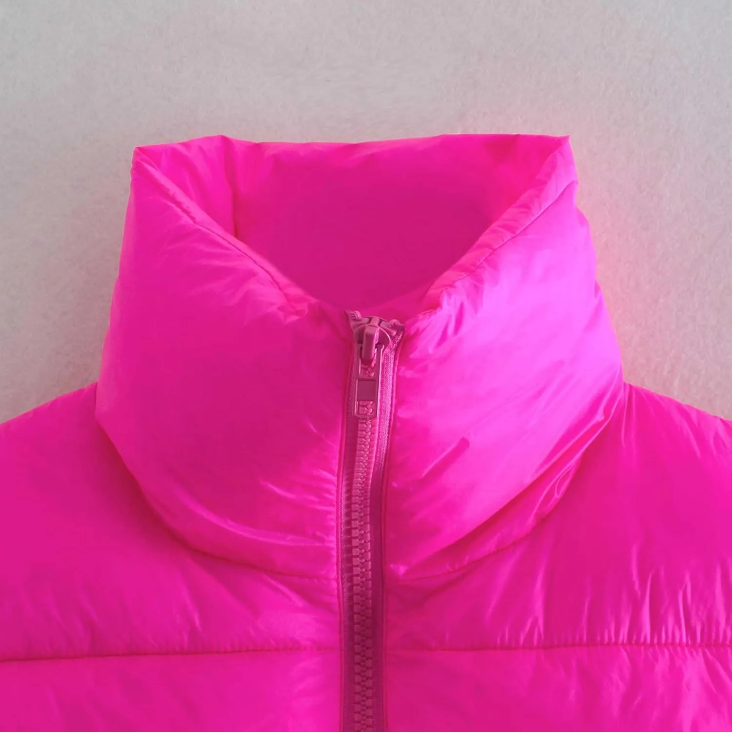 Hixiaohe Women's Winter Crop Vest Puffer Lightweight Stand Collar Padded Vest Zip Up Sleeveless Jacket