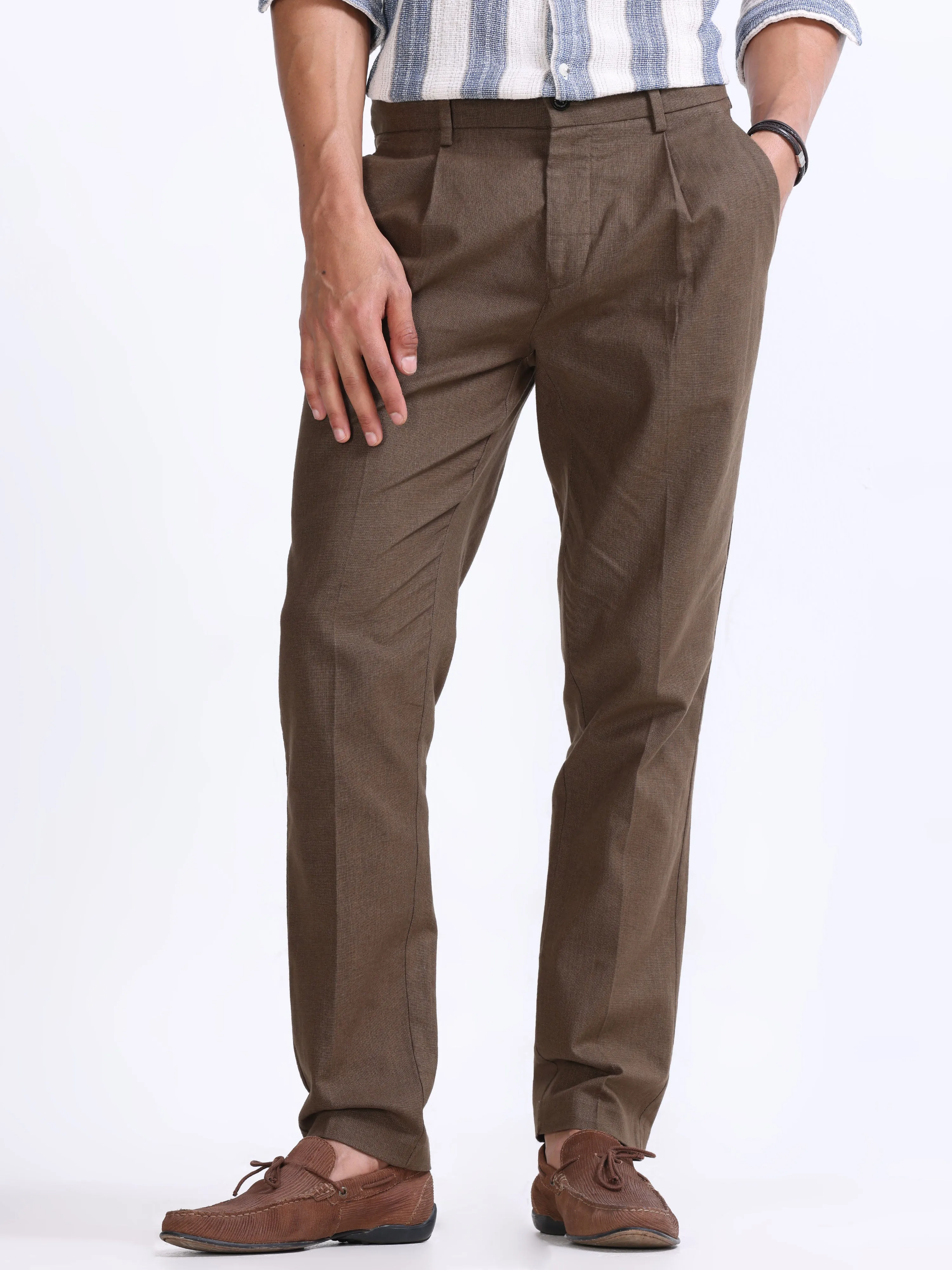 RAW SLUB PLEATED TROUSER IN FUR BROWN