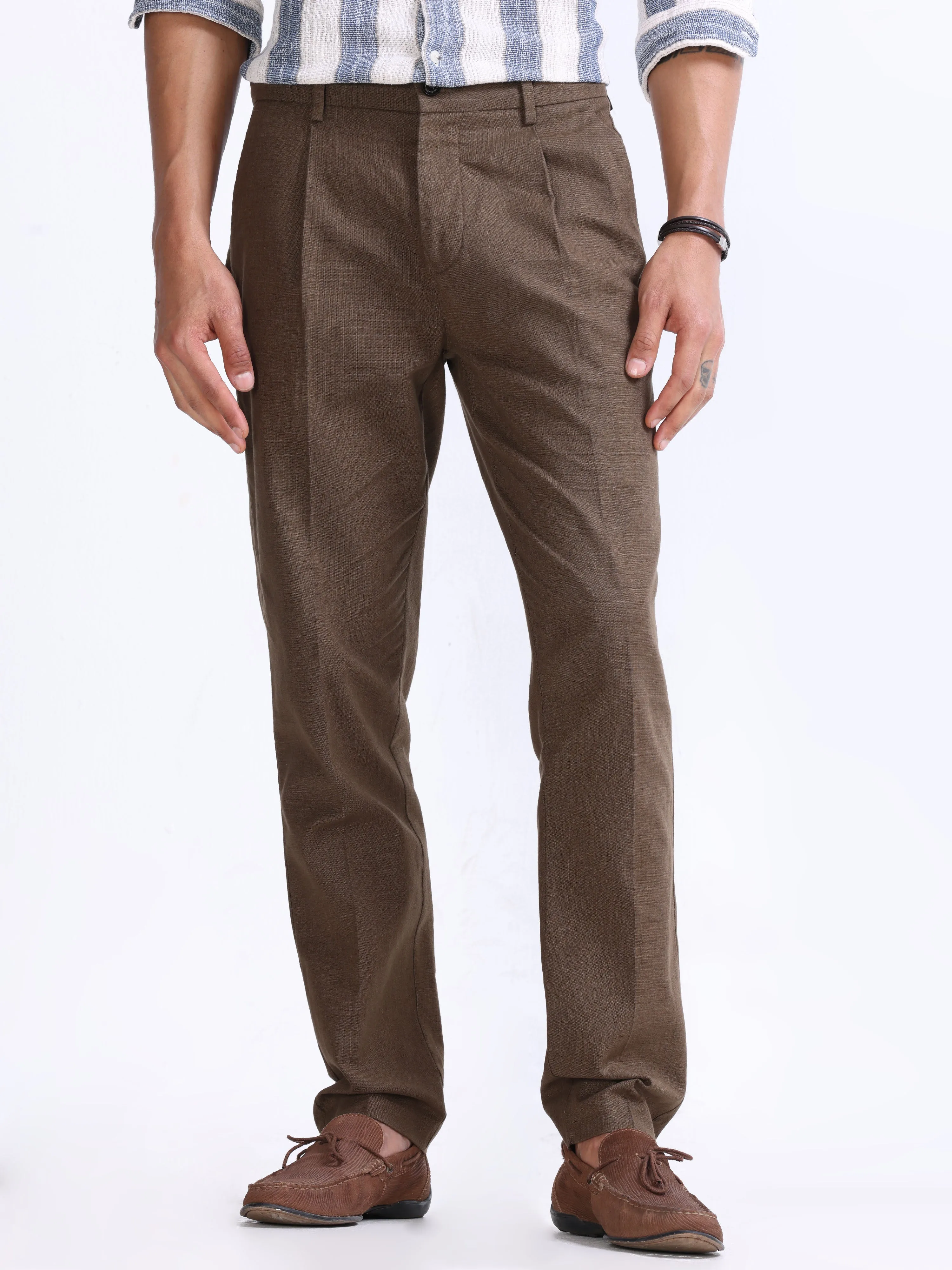 RAW SLUB PLEATED TROUSER IN FUR BROWN