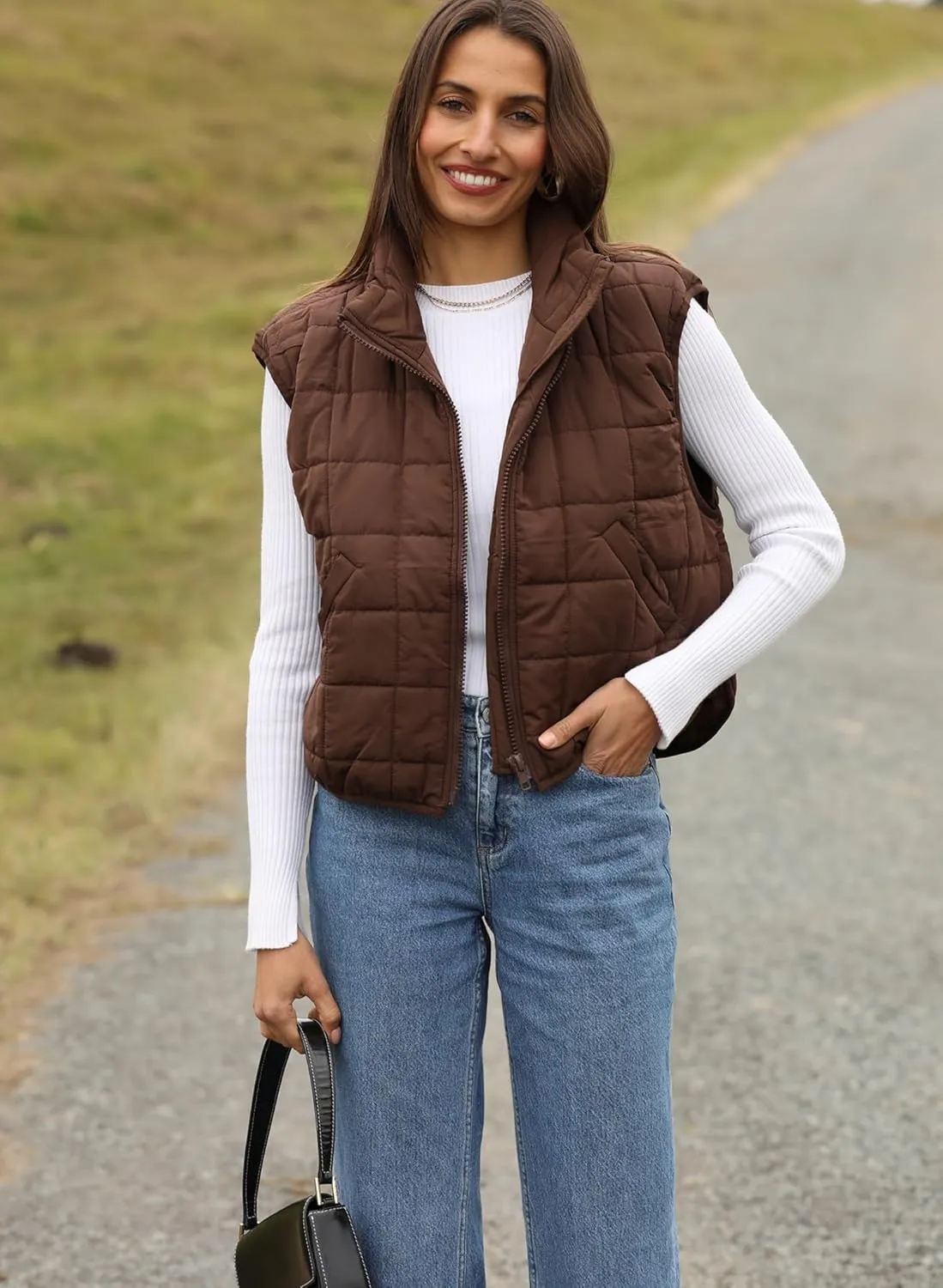 Zeagoo Womens Puffer Vest Ladies Sleeveless Zip Up Outerwear Warm Puffer Lightweight Down all Winter Jackets Coats 2024