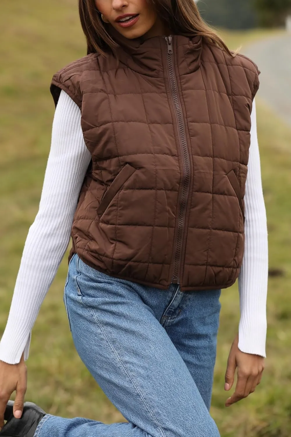 Zeagoo Womens Puffer Vest Ladies Sleeveless Zip Up Outerwear Warm Puffer Lightweight Down all Winter Jackets Coats 2024